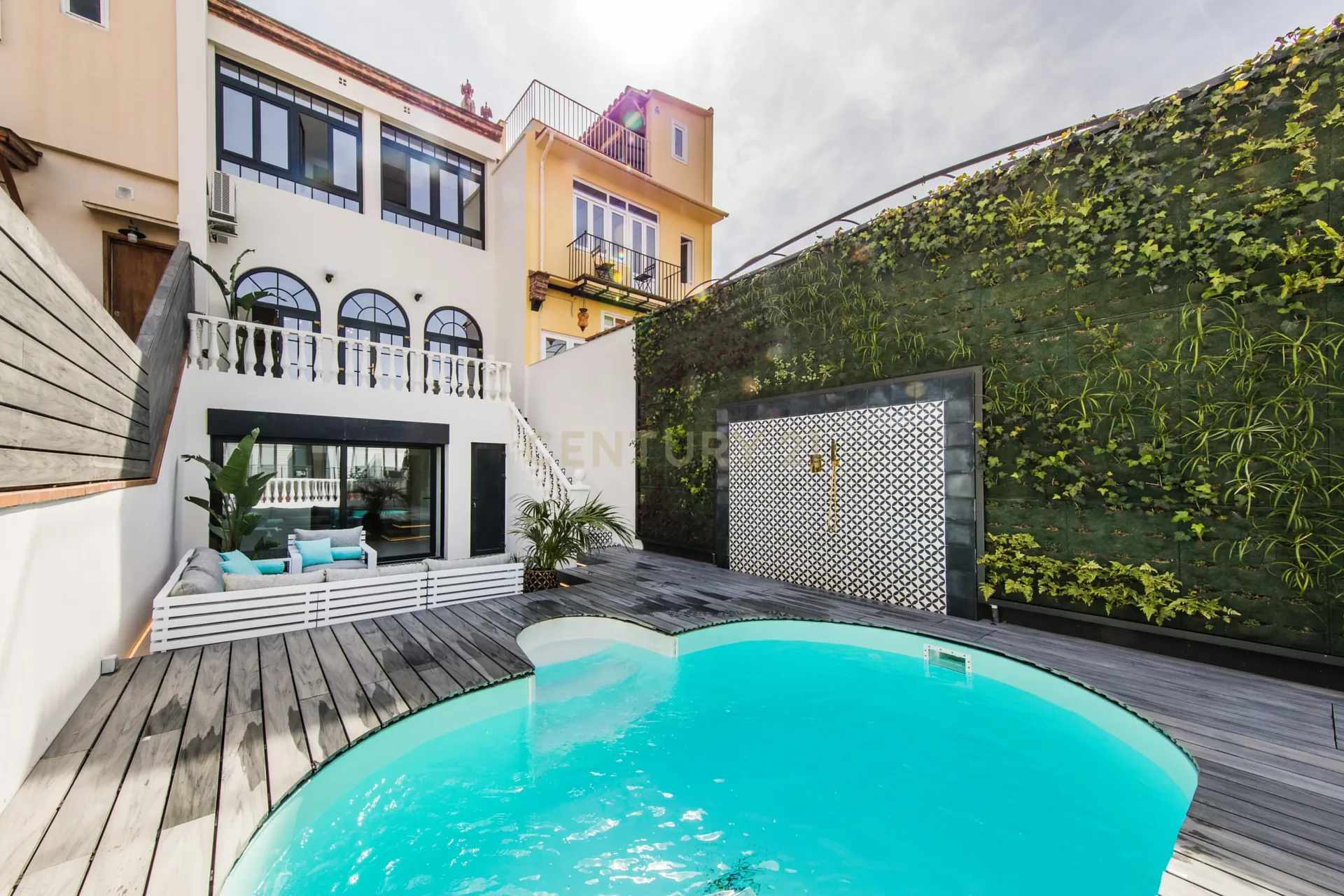 Exclusiva Casa de lujo Independiente con Piscina Privada y Domótica en Font Florida – Barcelona – Recién Reformada