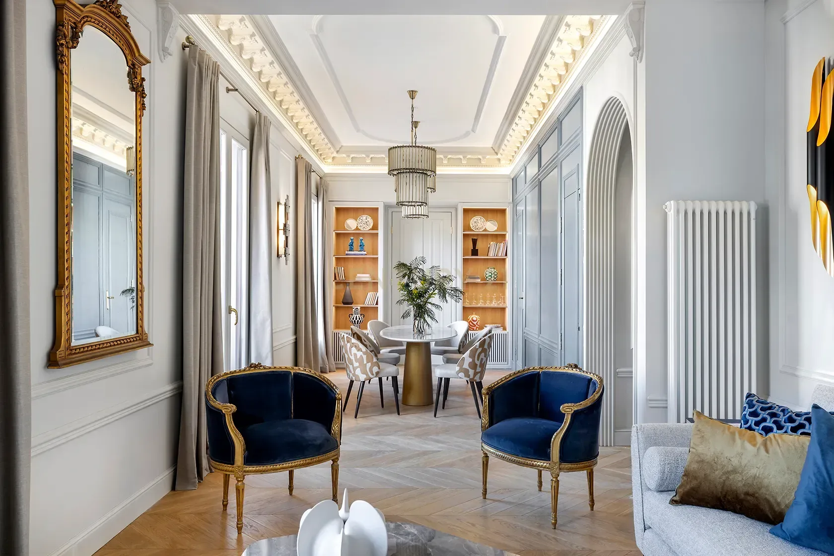 Elegancia, Luz y Distinción en el Corazón del Eixample – Exclusivo Ático Reformado en Finca Clásica
