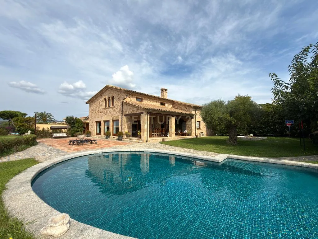 Luxury House / Villa for Sale in Barcelona — 800 m², 4 beds