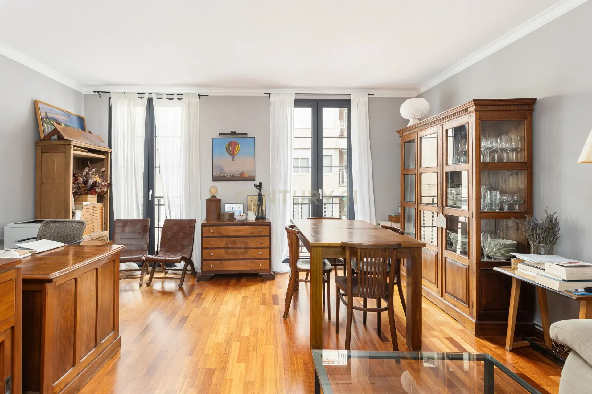 Apartment for Sale in Barcelona — 98 m², 3 beds