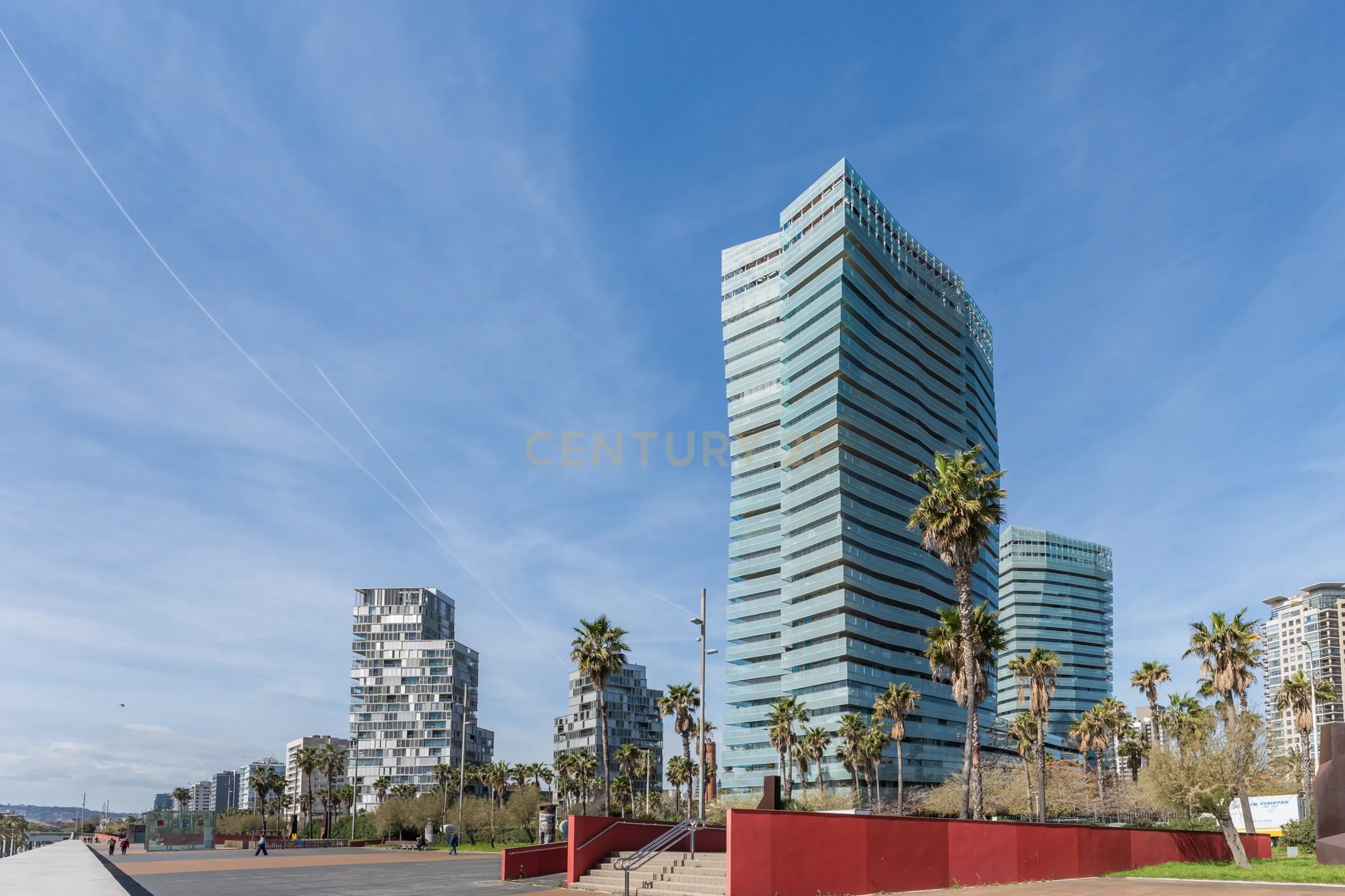 Planta 18 con terraza y vistas abiertas al mar